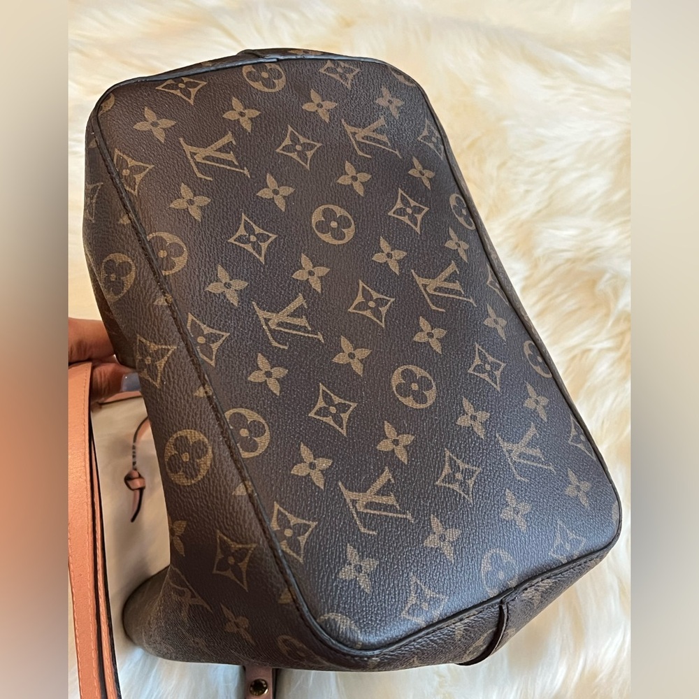Louis Vuitton Neonoe Shoulder Bag with Monogram Canvas - Picture 8 of 14